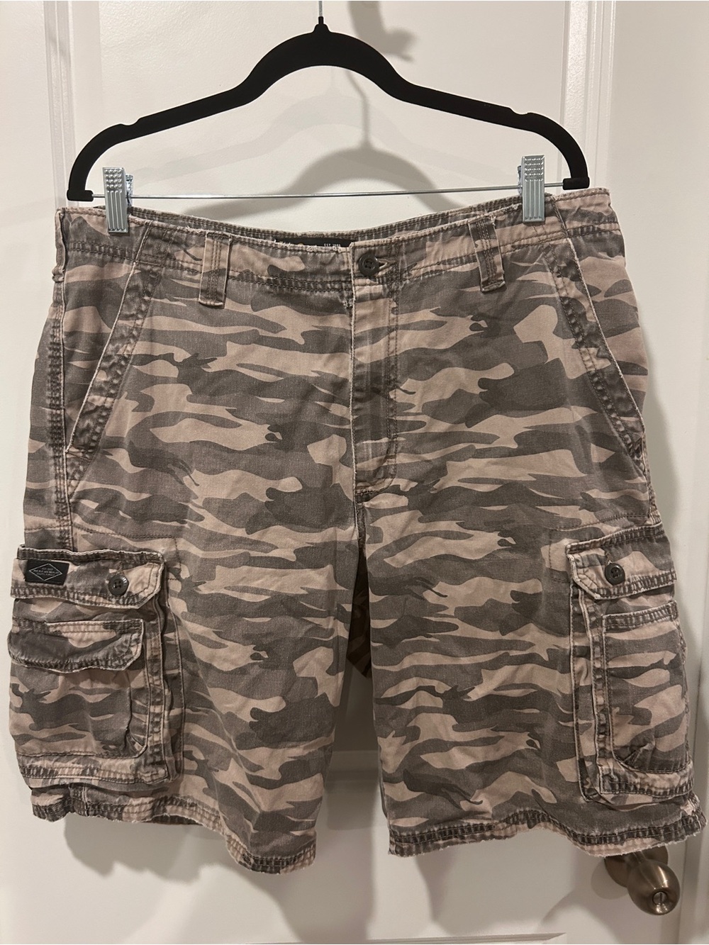 Lee Men's Camo Cargo Shorts in Taupe and Khaki
